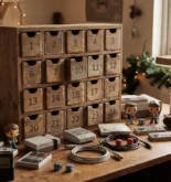 Calendrier de l'avent geek avec gadgets et figurines retro