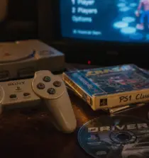 DualShock PS1 : meilleurs jeux PlayStation 1 sur console et écran CRT